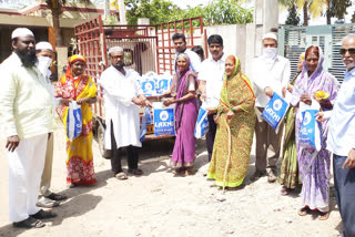 Groceries distribute to poor people