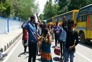 Migrant workers ruckus at Hatia railway station