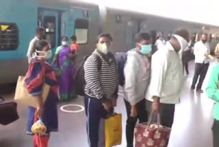 Bangalore-Belgaum passenger train arrived with Workers to Hubballi