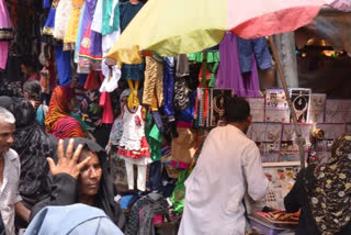 People coming to Batla House and Zakir Nagar for Eid shopping violation of social distancing rules