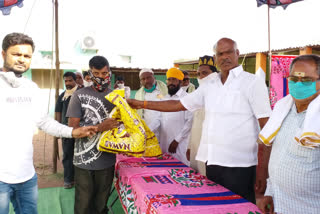 Distribution of essential commodities under the service organization In Kagazngar