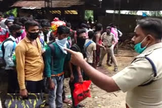 migrent workers protested the cancellation of the train  അതിഥി തൊഴിലാളികള്‍ പ്രതിഷേധിച്ചു  ട്രെയിന്‍ റദ്ദാക്കി  ഉംപുൻ ചുഴലിക്കാറ്റ് വാര്‍ത്തകള്‍  migrant workers latest news