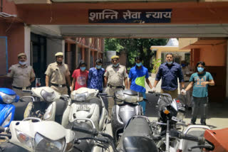 delhi Police arrested 5 auto lifters