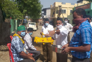 sanitation workers been honoured in itarsi tehsil of hoshangabad