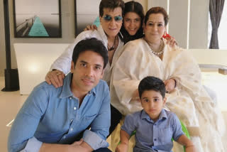 Jeetendra feels his son Tusshar is a better father than him. Read why