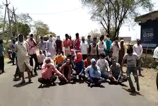 farmers at tehsildar house