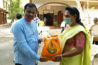 Kadapa District judge distributes essential commodities to hijras