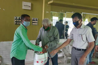 Food distribution in Raiganj