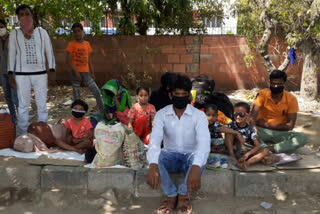 Migrant laborers sleeping on footpath in Khanpur Delhi