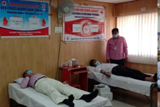 Singrauli Collector inaugurated the camp by donating blood