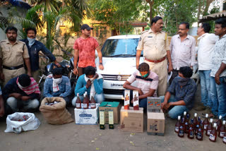 police seized telagana state liquor when transporting to andhrapradesh west godavarid dst