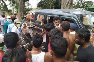 হুগলির একাধিক জায়গায় বিদ্যুৎ ও জলের দাবিতে পথ অবরোধ