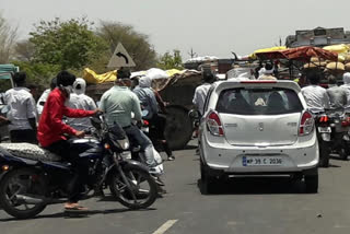 Farmers blocked traffic due to chaos in procurement centers