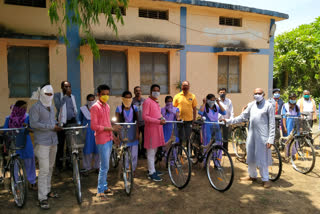 Free cycle distribution among 36 girl students in Dewarbija government school in Bemetra