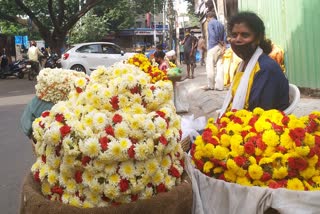 Flower traders who suffer without business