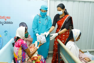 mla rajani distributes fruits and bred to patients in govt hospital