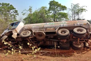 Diesel vehicle overturned in Dhamtari