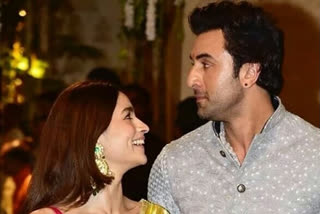 this throwback picture of ranbir kapoor and alia bhatt from the sets of brahmastra