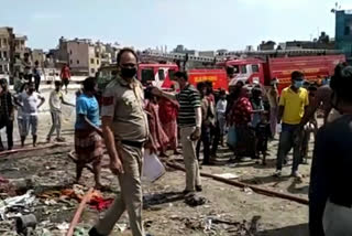 three vehicles burnt due to fire in scrap in Adarsh ​​Nagar Moolchand Colony