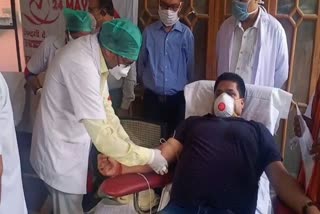 Junior doctors of RIMS donated blood in ranchi