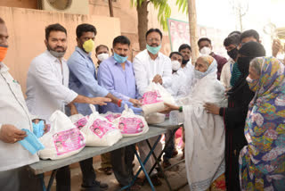 MLA Mutaa Gopal Distributes Groceries For Muslims