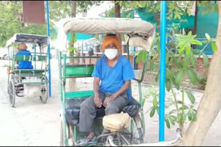 42 degree temperature wrecks havoc on rickshaws