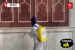 sikh-youths-sanitized-jama-masjid-in-delhi-amid-corona