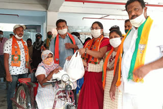 Sirpur BJP Leaders Distributes Essential goods for poor Muslims in Kumarabhim district