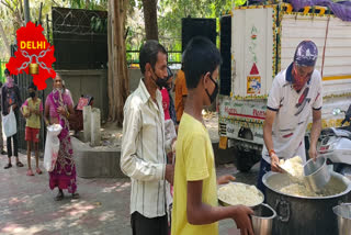 Eating line reduces congestion after migrants leave in Kasturba Nagar due to delhi