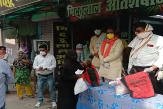 mla Distributes food