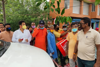 সায়ন্তন ও বিজেপি সভাপতিকে হেনস্থার প্রতিবাদে রাস্তা অবরোধ হুগলি জেলায়