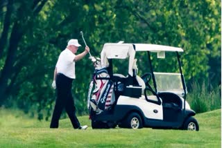 Trump plays golf in a pandemic