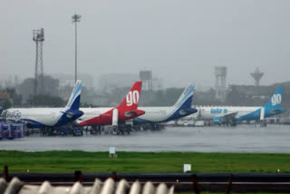 രാജ്യത്ത് വിമാന സർവീസുകൾ തുടങ്ങി  Domestic flights resume today  വിമാന സർവീസുകൾ തുടങ്ങി