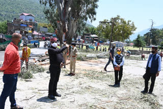 Forest Minister Govind Thakur took stock of the damage from the storm in Kullu