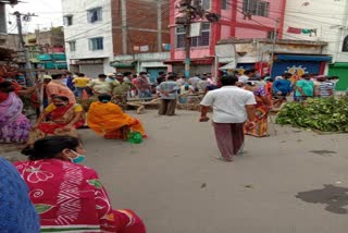 people blocked road chapdani