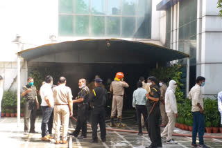 sudden fire broke out in Noida Authority office Sector 6
