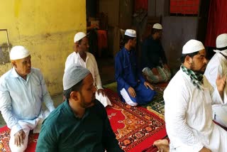 corona-effect-eid-prayers-at-their-home