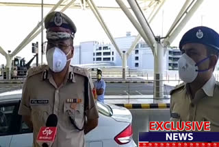 Delhi Police reached igi airport to make passengers aware from corona