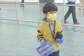 Etv Bharat, Gujarati News, People Flabbergasted  to see Five-year-Old Boy alone in the Airport