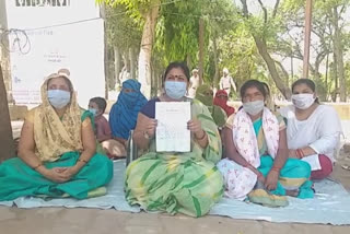 Congress women activists protest against the arrest of Congress spokesperson