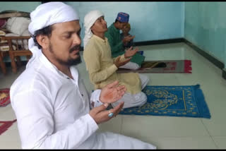 Eid prayers were performed in homes due to lockdown in dindori