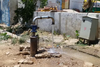 boring water not reaching home, कॉलोनीवासी ने किया विरोध-प्रदर्शन