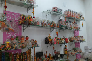 Lockdown ruined wooden toys business of Banaras