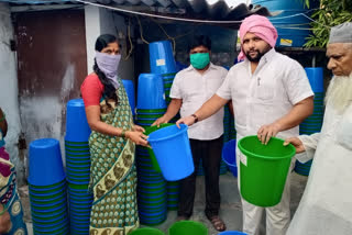 kagaznagar muncipal chairmen saddam hussain distributes trash tubs in  subhash colony