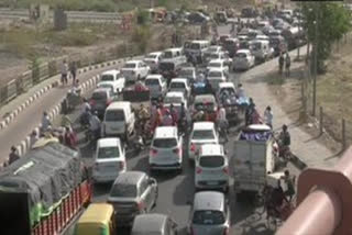 Heavy traffic at Delhi-Ghaziabad border