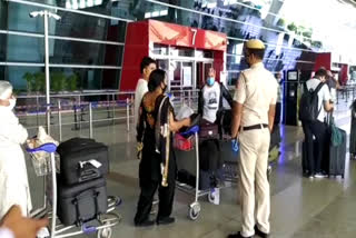 delhi police on airport