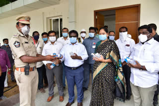 masks sanitizers distributed to police by uday infra