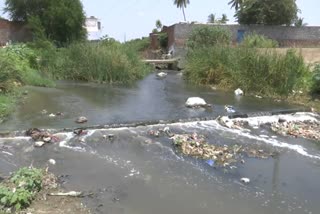 கால்வாயில் கழிவுநீர் கலப்பு புகார்