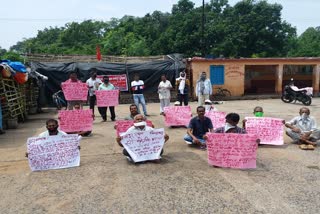 Jharkhand Transport Union staged protest in dumka