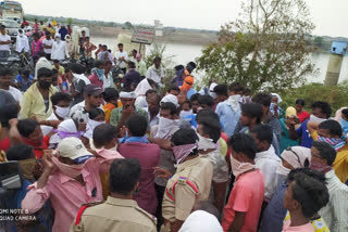 Man Dead Body Found In Godavari